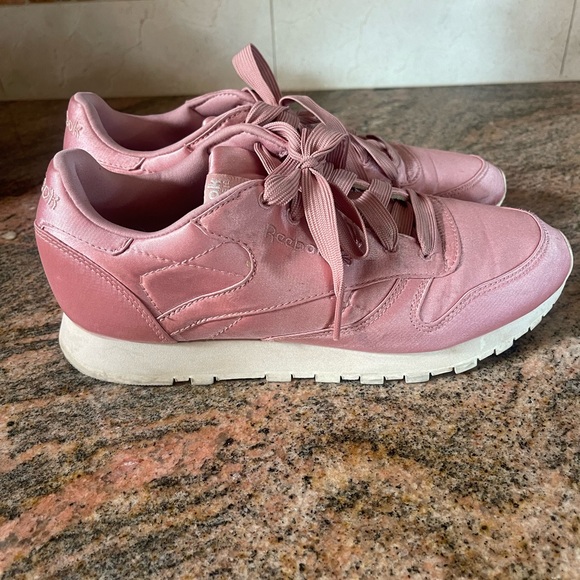 Pink Reebok - Picture 5 of 5